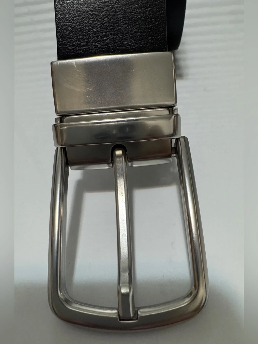 Zara Men‘s Reversible Black/Brown Leather Belt. Size M (36).  Like New.